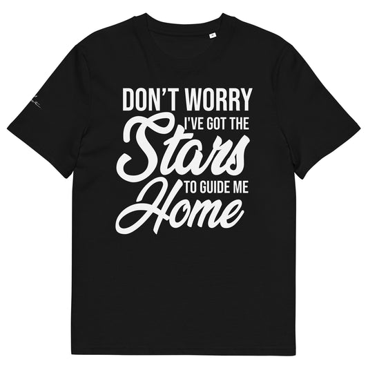 Camiseta con frase poética, símbolo de guía interior y conexión con la soledad elegida