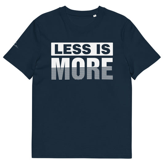 Camiseta minimalista con frase Less is More, diseño limpio y estilo de vida esencial